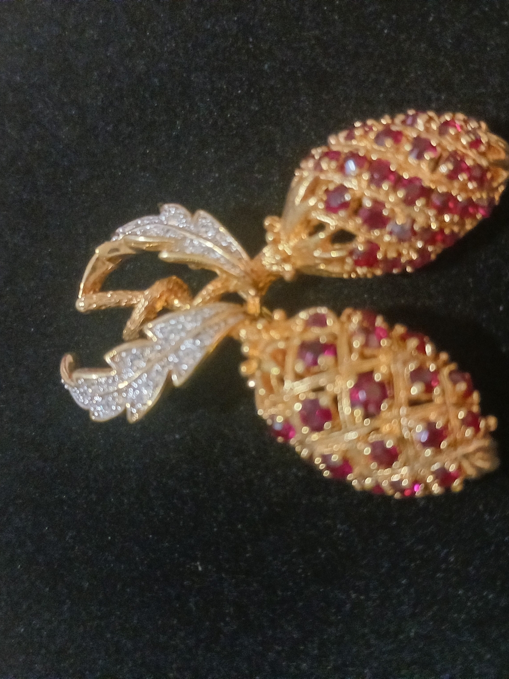 Jackie Kennedy Jeweled Brooch Like New